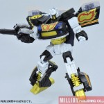 TakaraTomy steps it up – Transformers United Stepper exclusive WITH targetmaster!