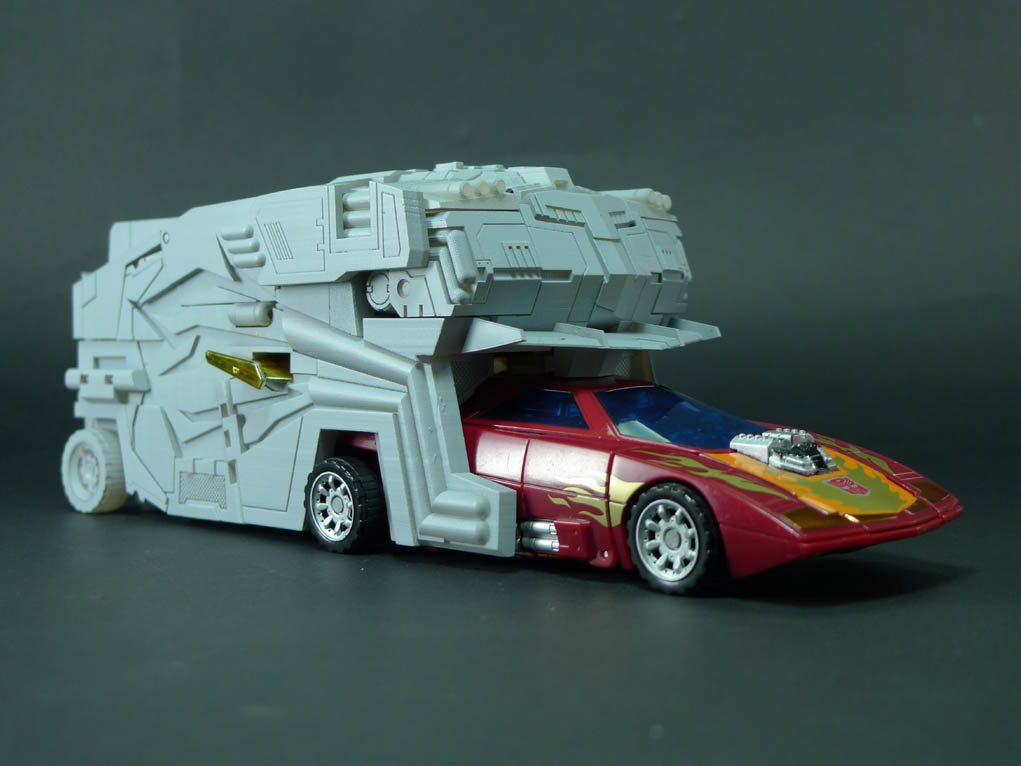 Fansproject Protector Rodimus Prime in vehicle mode