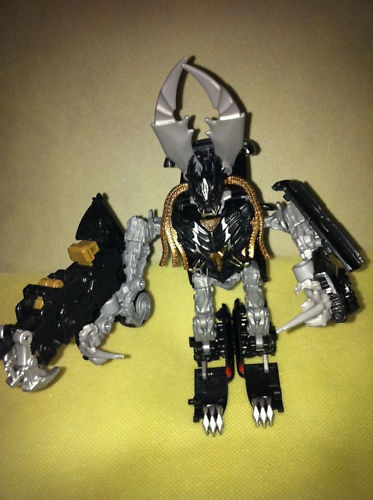 Transformers 3 Dark of the Moon Dread toy robot mode