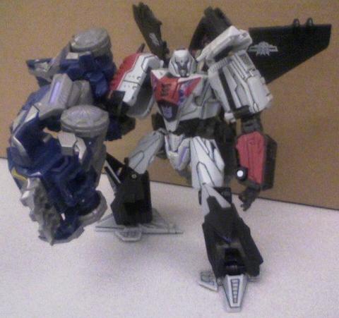 War for Cybertron Megatron with Soundwave claw