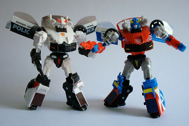 Masterpiece Transformers Prowl and Smokescreen